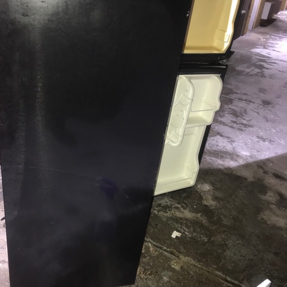 Mini refrigerator - Picture 4 of 4